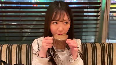 ఆమె యూనివర్సిటీలో అదే క్లబ్‌కు చెందిన స్నేహితురాలు. మరియు ఆమె క్లబ్‌లో అత్యంత ఆకర్షణీయమైన అమ్మాయి. ఇది జపనీస్ సెక్సీ వాతావరణం.